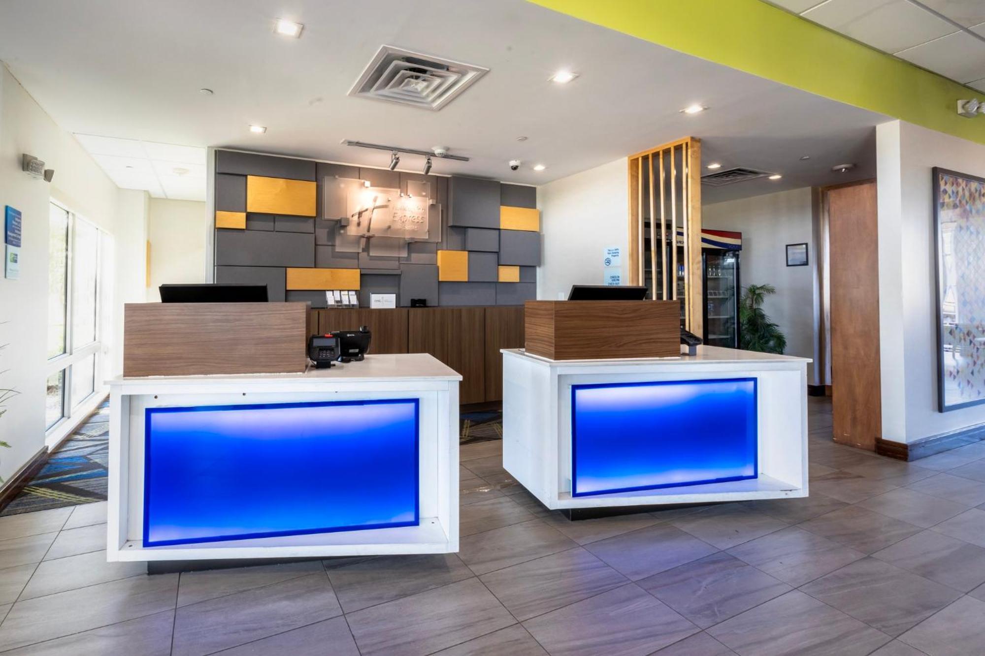 Holiday Inn Express & Suites Dallas Ne Arboretum Garland Exteriör bild