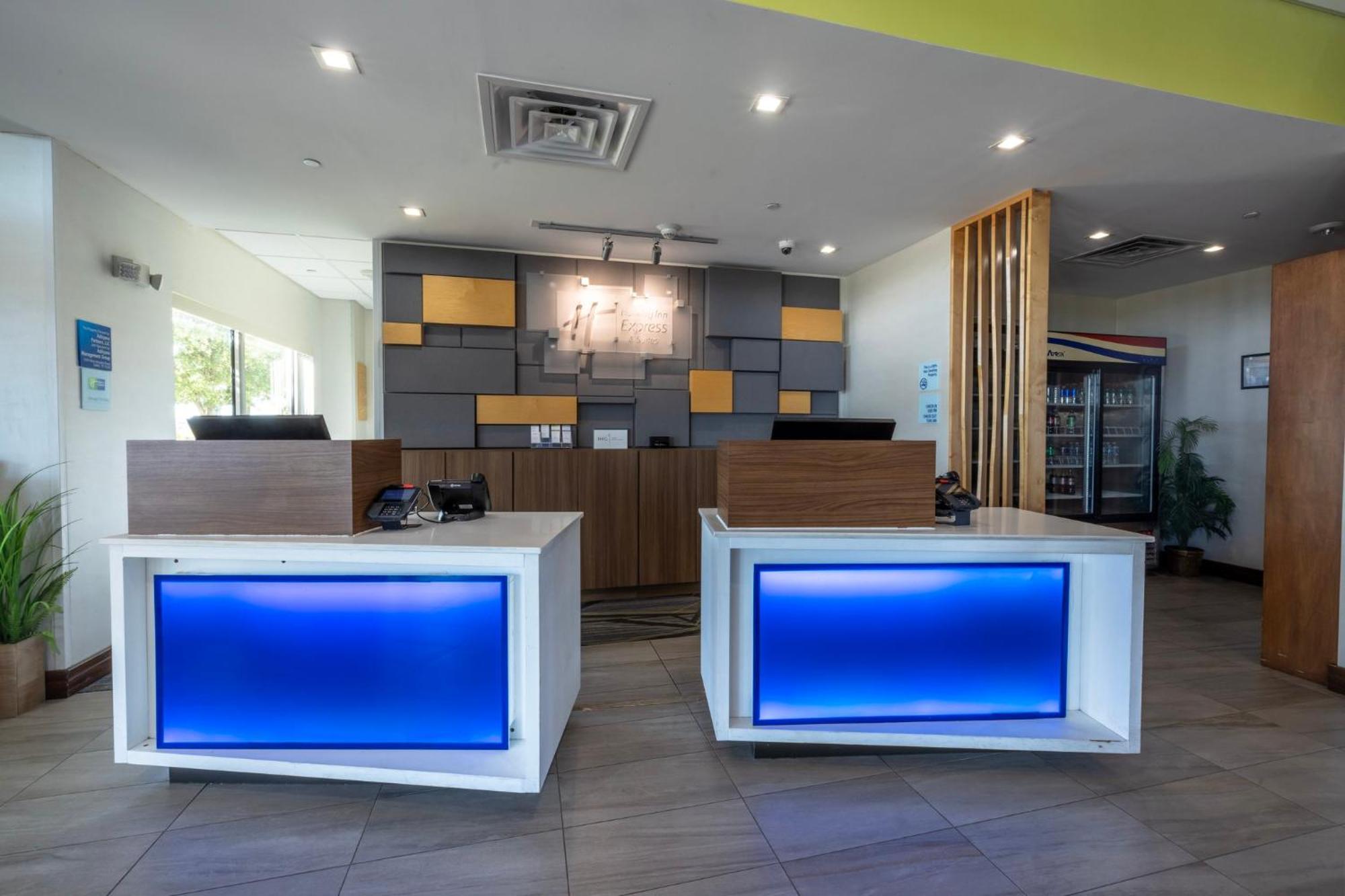 Holiday Inn Express & Suites Dallas Ne Arboretum Garland Exteriör bild