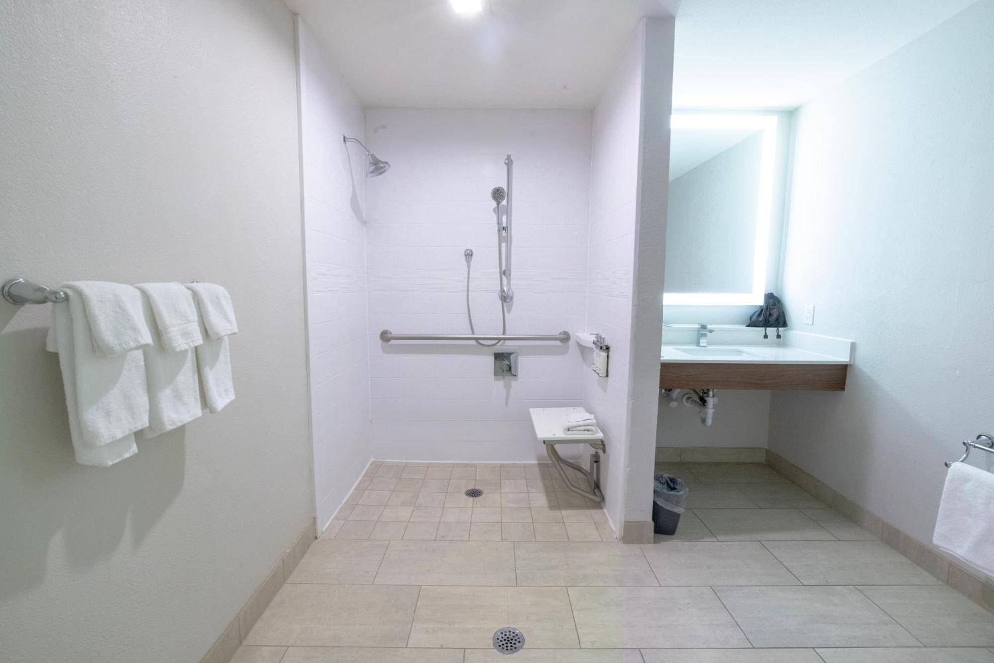 Holiday Inn Express & Suites Dallas Ne Arboretum Garland Exteriör bild